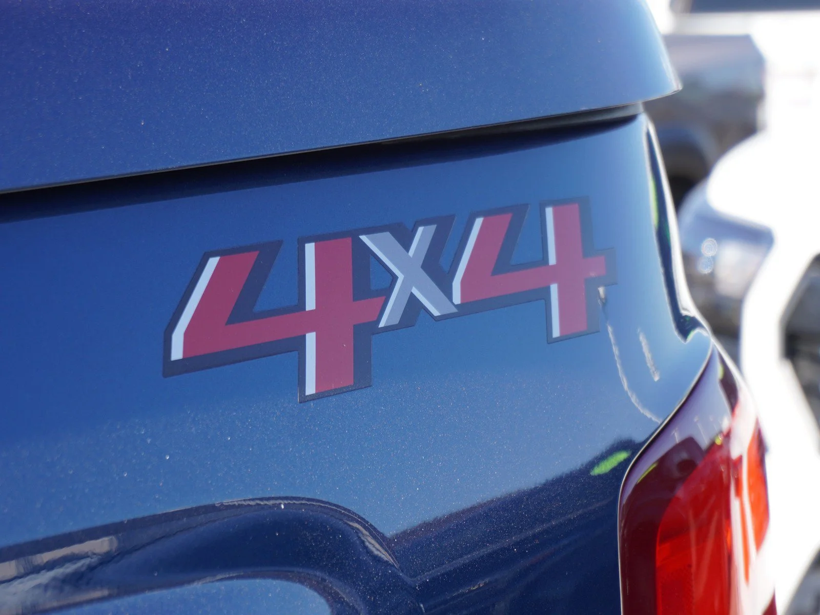 Used 2018 Deep Ocean Blue Metallic Chevrolet LTZ image 8