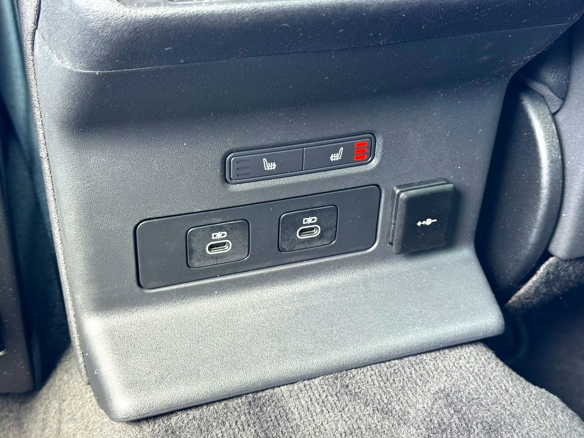 Used 2024  Land Rover S image 21