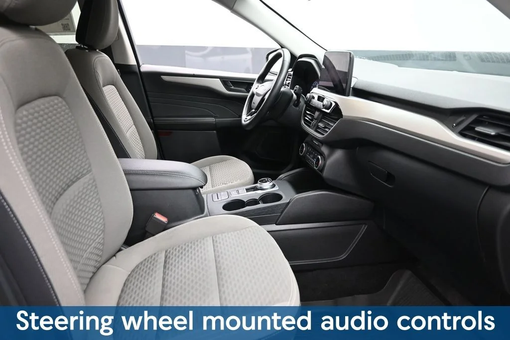 Used 2022 White Ford SE image 11