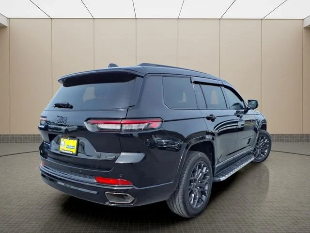 Used 2025 Black Jeep Summit image 10