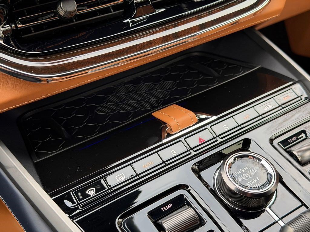 2026 Aston Martin DBX 707 - Photo 36