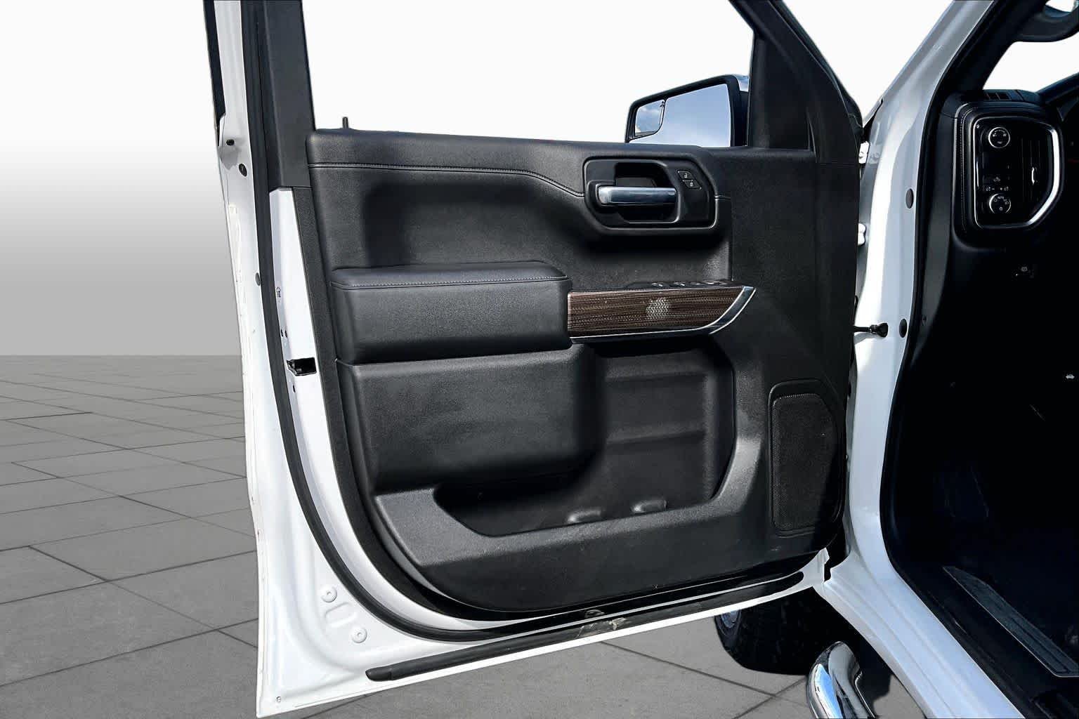 Used 2019 Summit White Chevrolet LT image 22