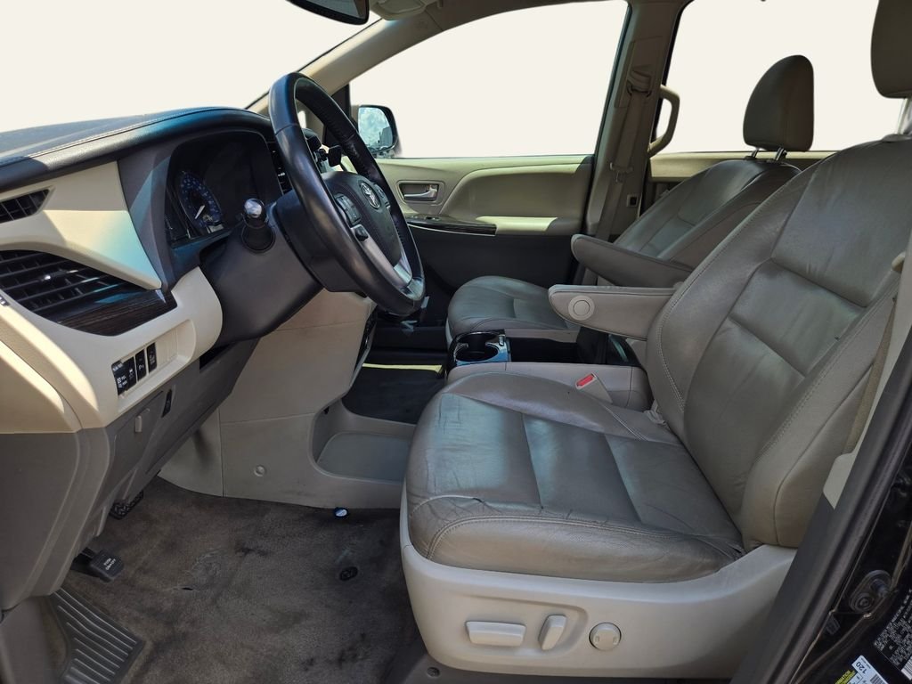 Used 2015 Black Toyota XLE image 22