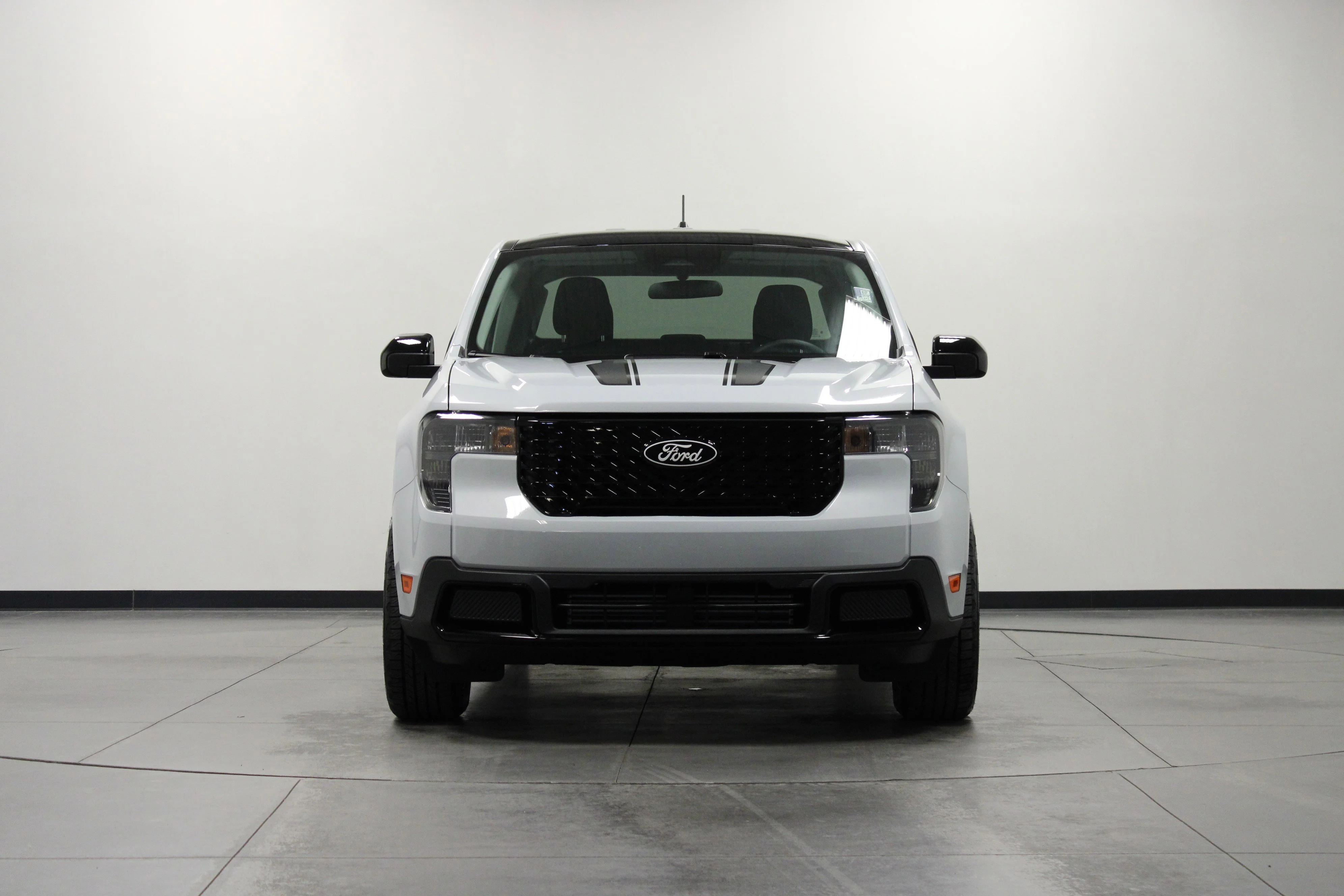New 2025 Space White Metallic Ford XLT image 9