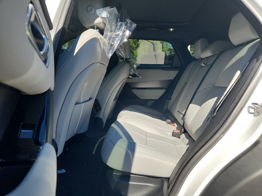 New 2026 Fuji White LAND ROVER  image 5