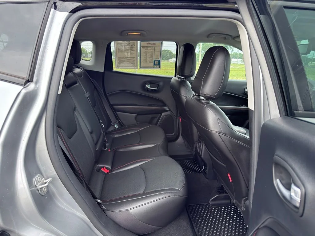 Used 2021 Silver Jeep Trailhawk image 27