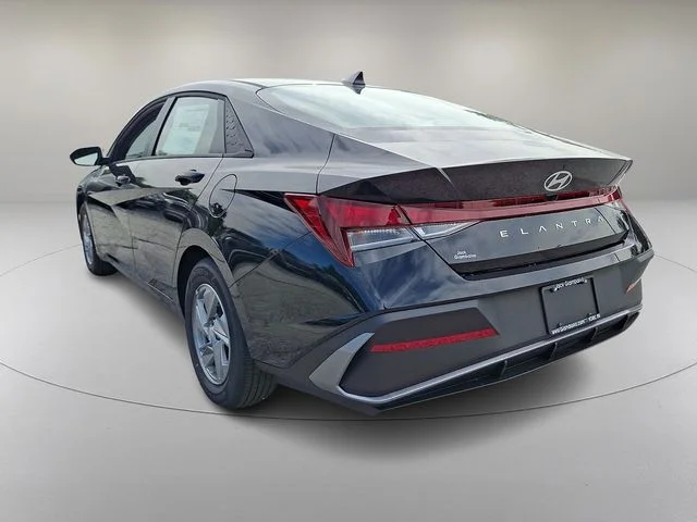 New 2026 Black Hyundai SE image 3