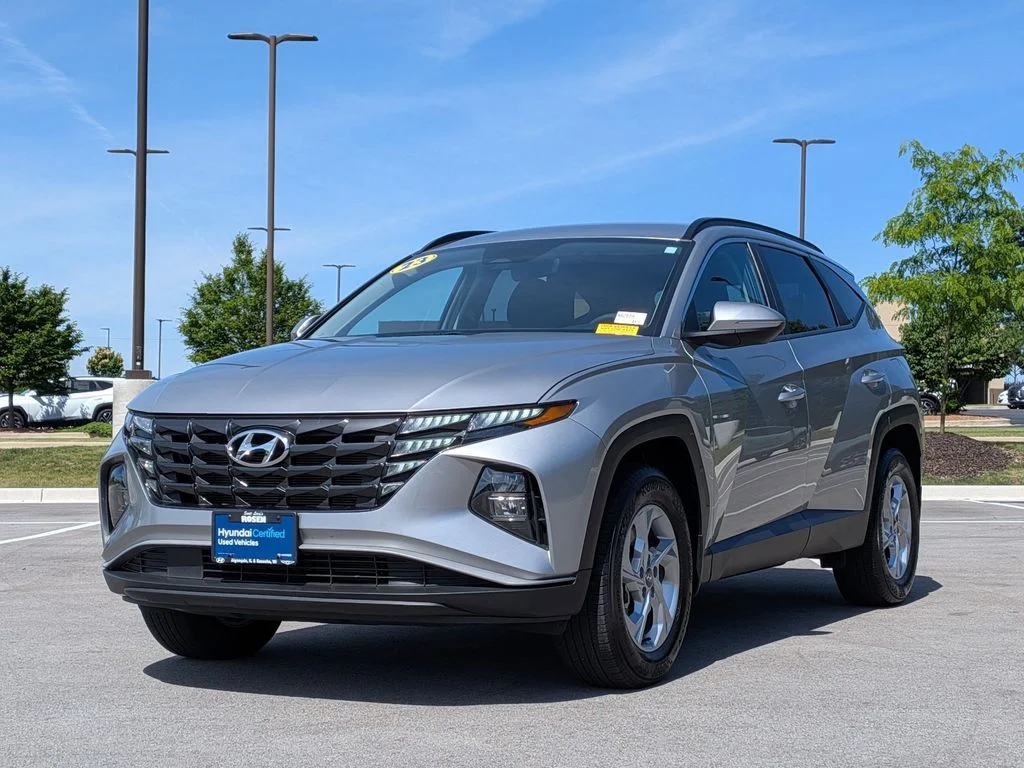 Used 2023 Silver Hyundai SEL image 3