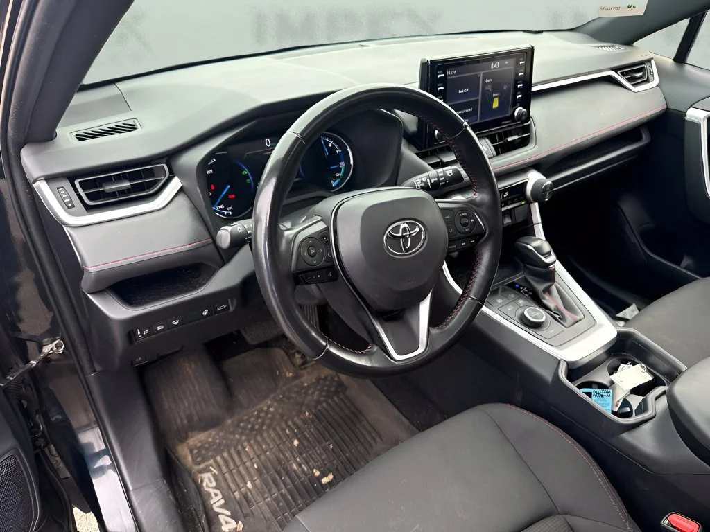 Used 2021  Toyota SE image 11
