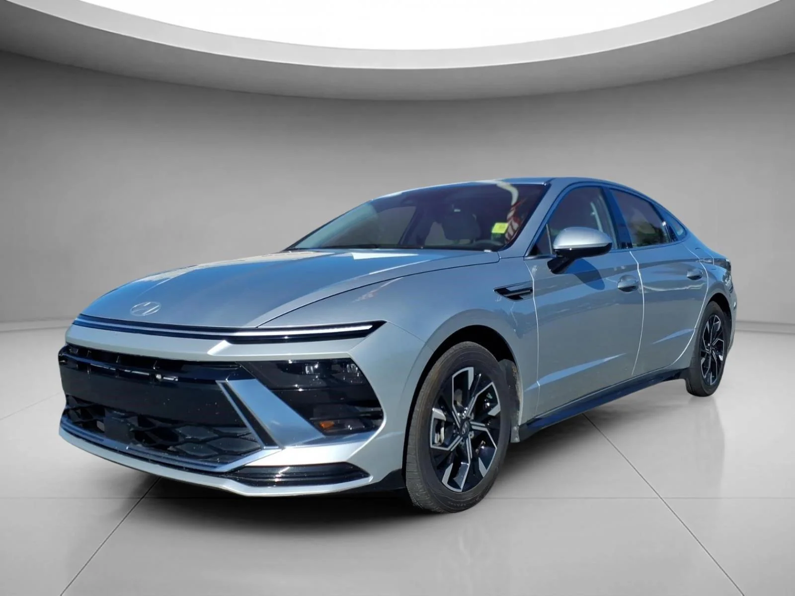 Used 2025 Aero Silver Hyundai SEL image 1