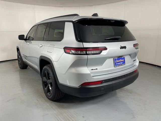 New 2025 Silver Zynith Exterior Paint Jeep Limited image 6