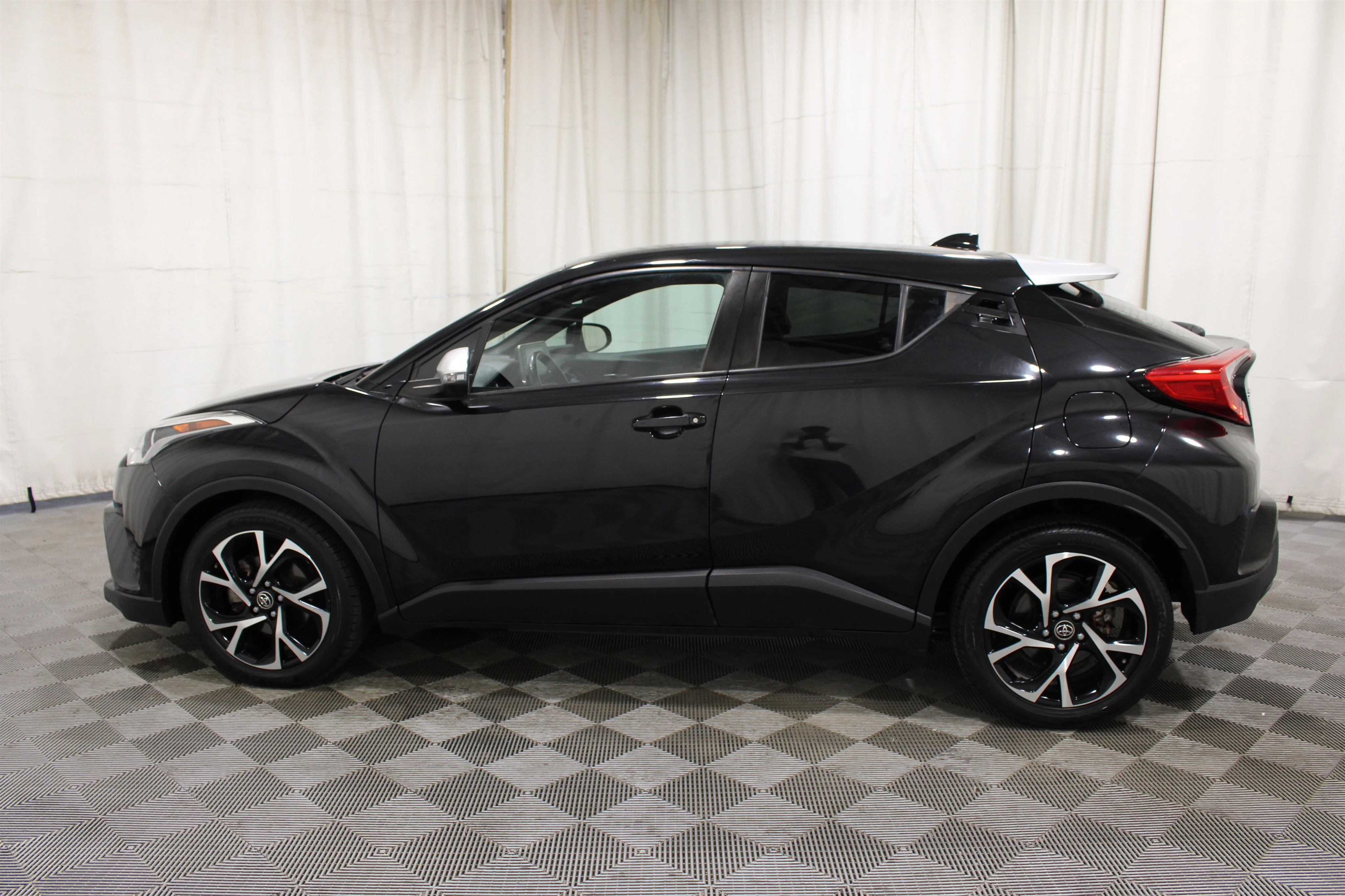 2019 Toyota C-HR XLE - Photo 32