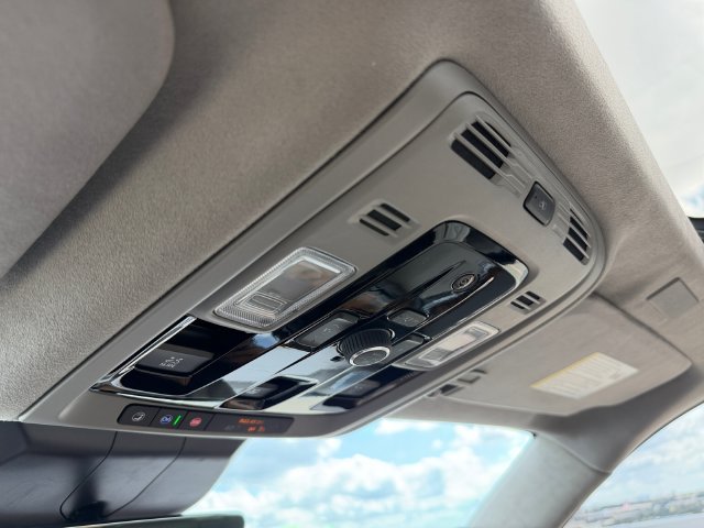 Used 2025 White Cadillac Sport Platinum image 27