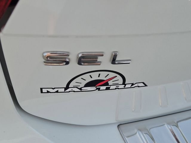 Certified Used 2022 White Volkswagen 2.0T SEL R-Line image 5