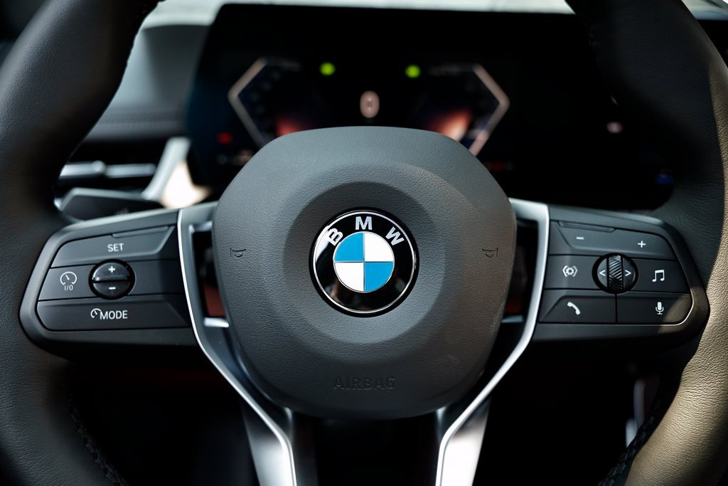Used 2026 Cape York Green Metallic BMW xDrive28i image 33