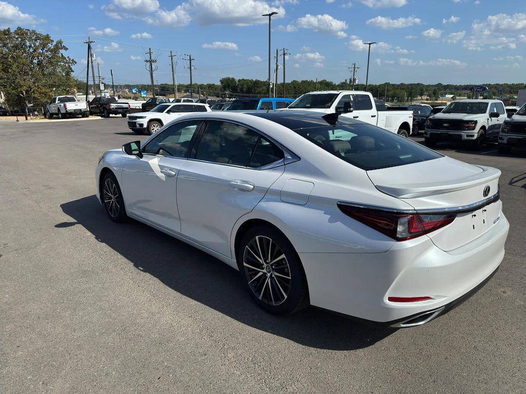Used 2023 Eminent White Pearl Lexus Luxury image 7