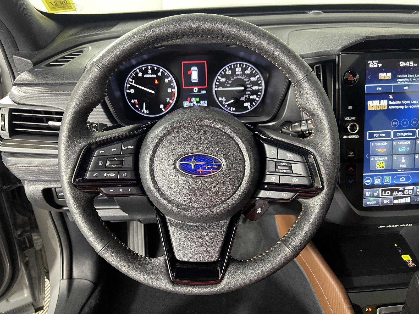 Used 2025 River Rock Pearl Subaru Touring image 7