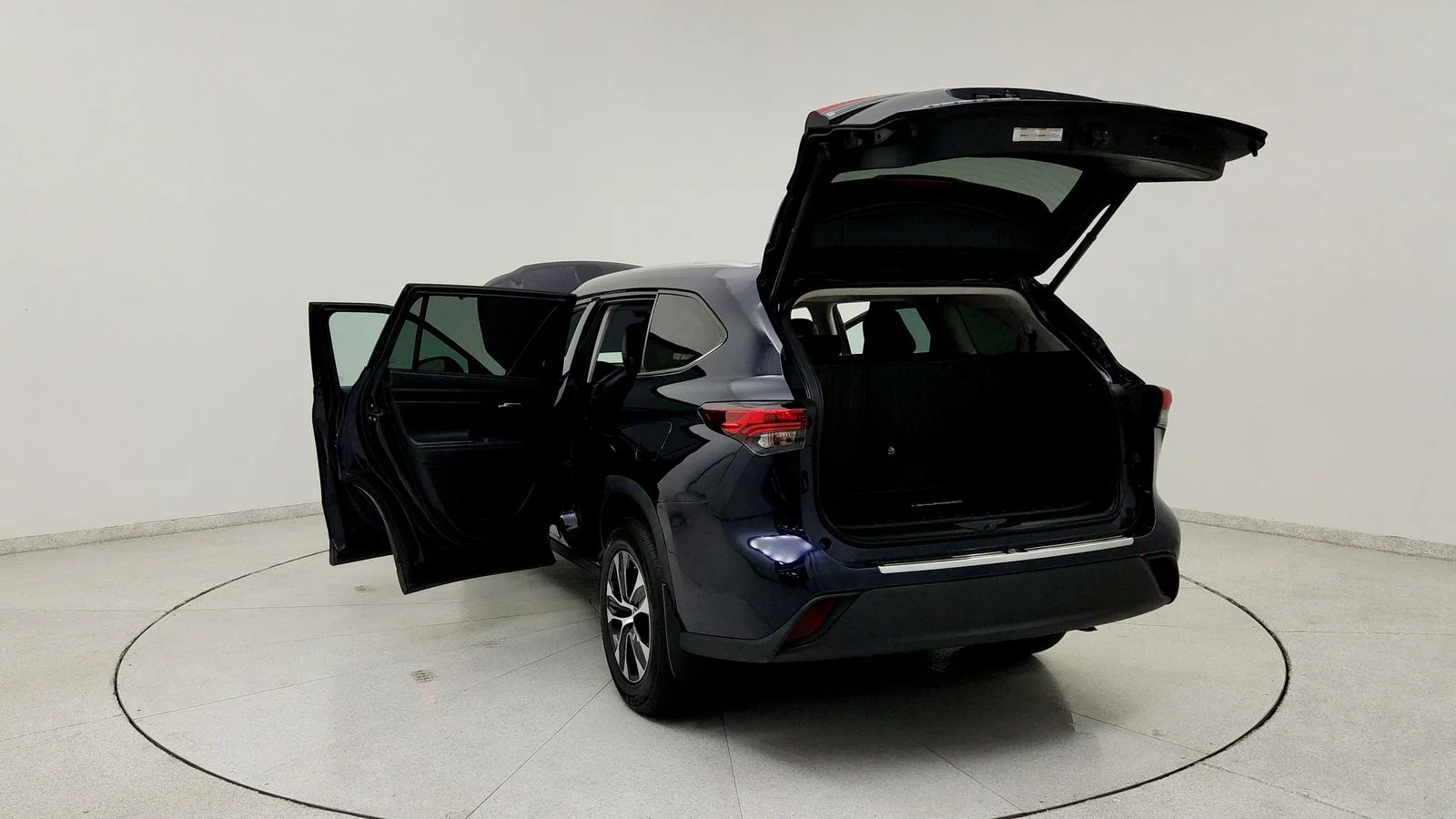 Used 2022  Toyota XLE image 13