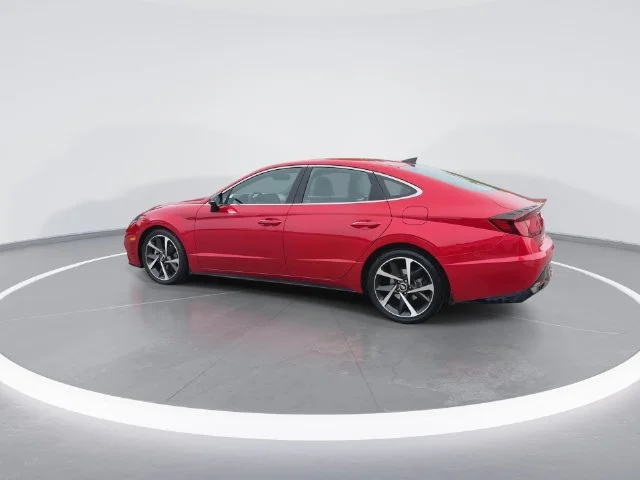 Used 2021 Red Hyundai SEL Plus image 6