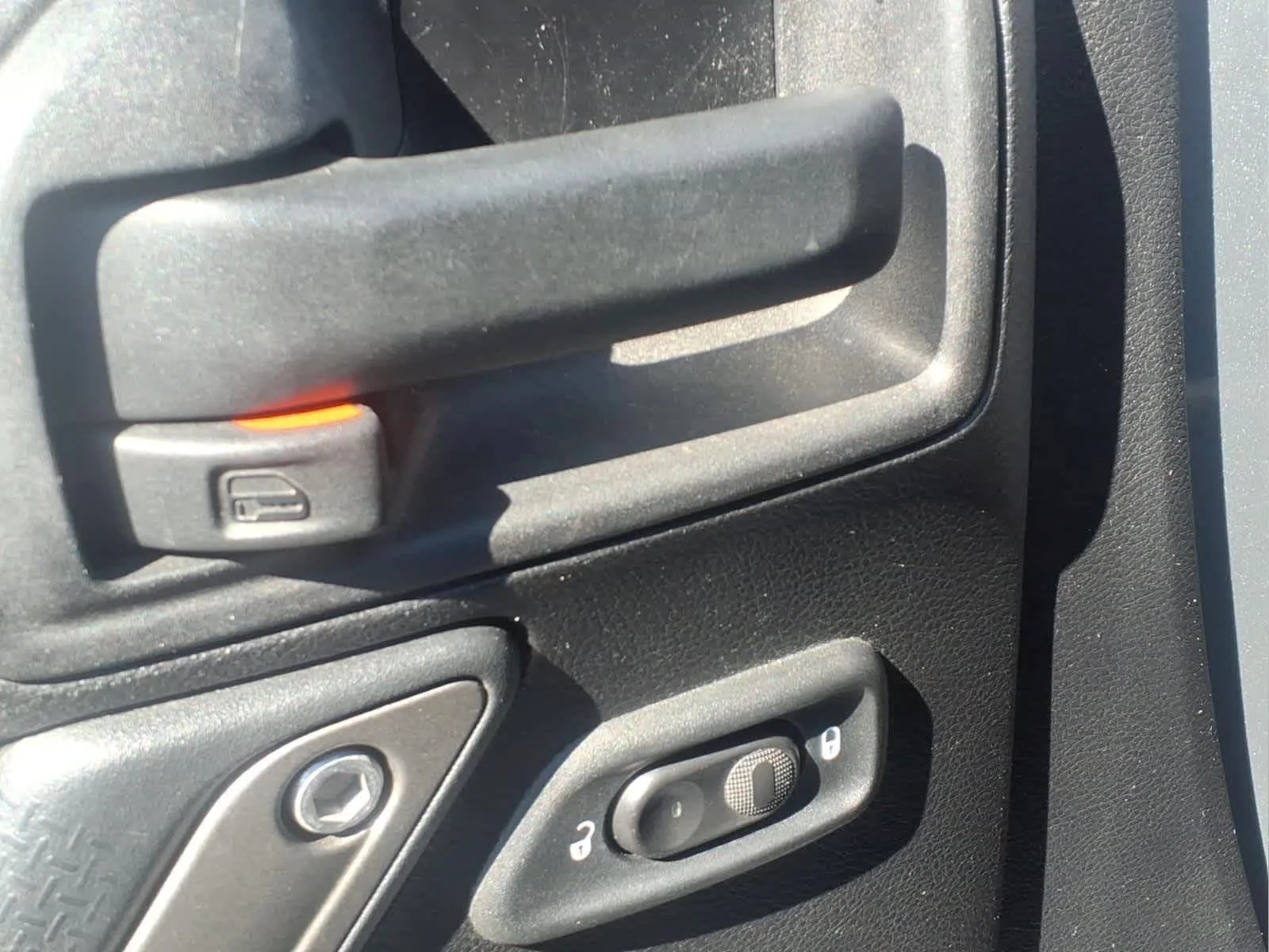 Used 2016 Billet Silver Metallic Clearcoat Jeep Sport image 18