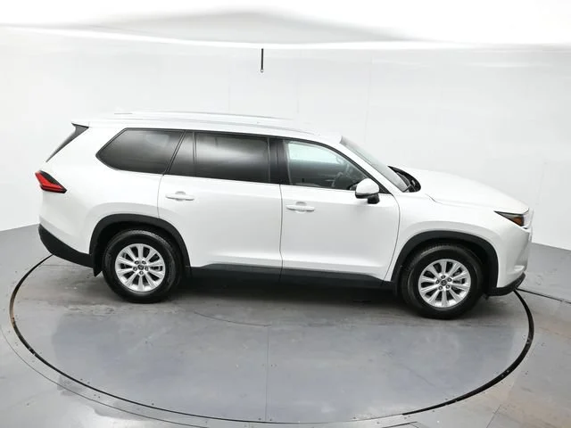 Used 2024 Wind Chill Pearl Toyota XLE image 41