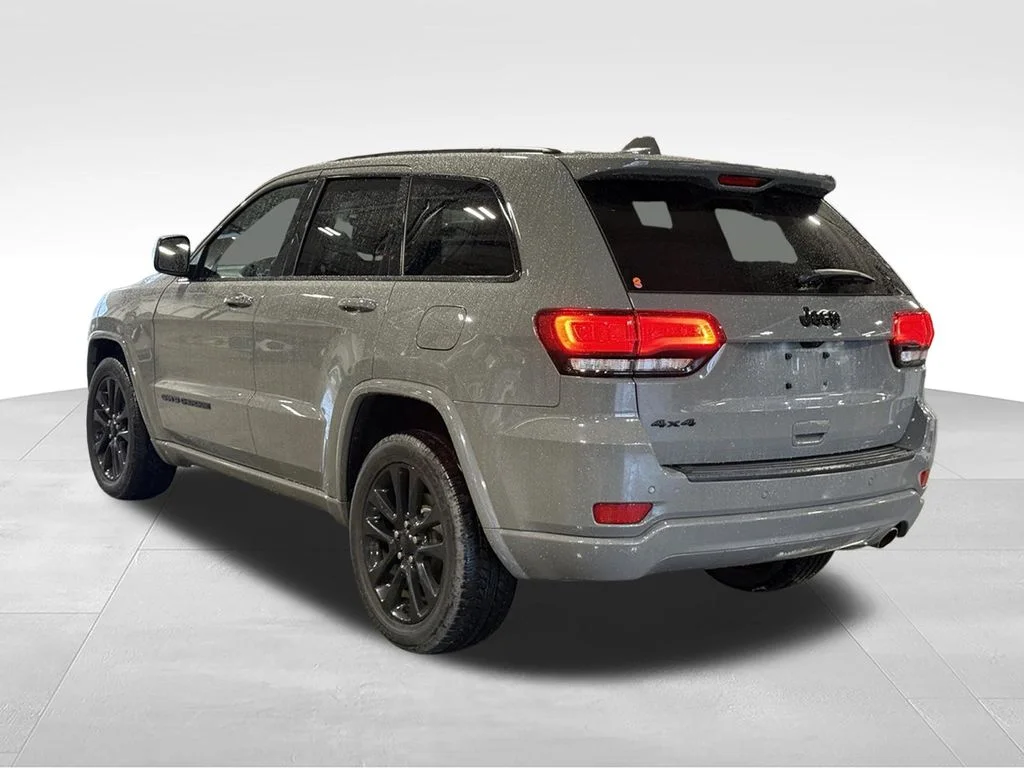 Used 2020 Gray Jeep Altitude image 3