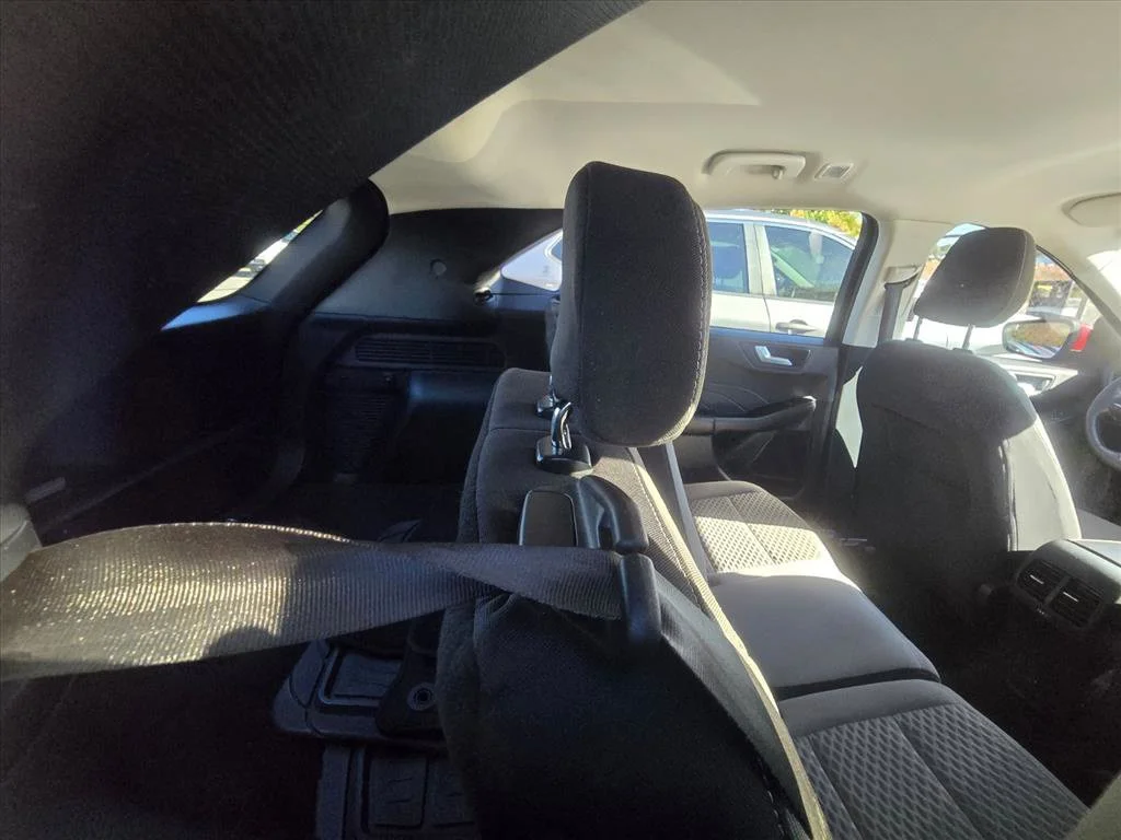 Used 2021 Red Ford SE image 12