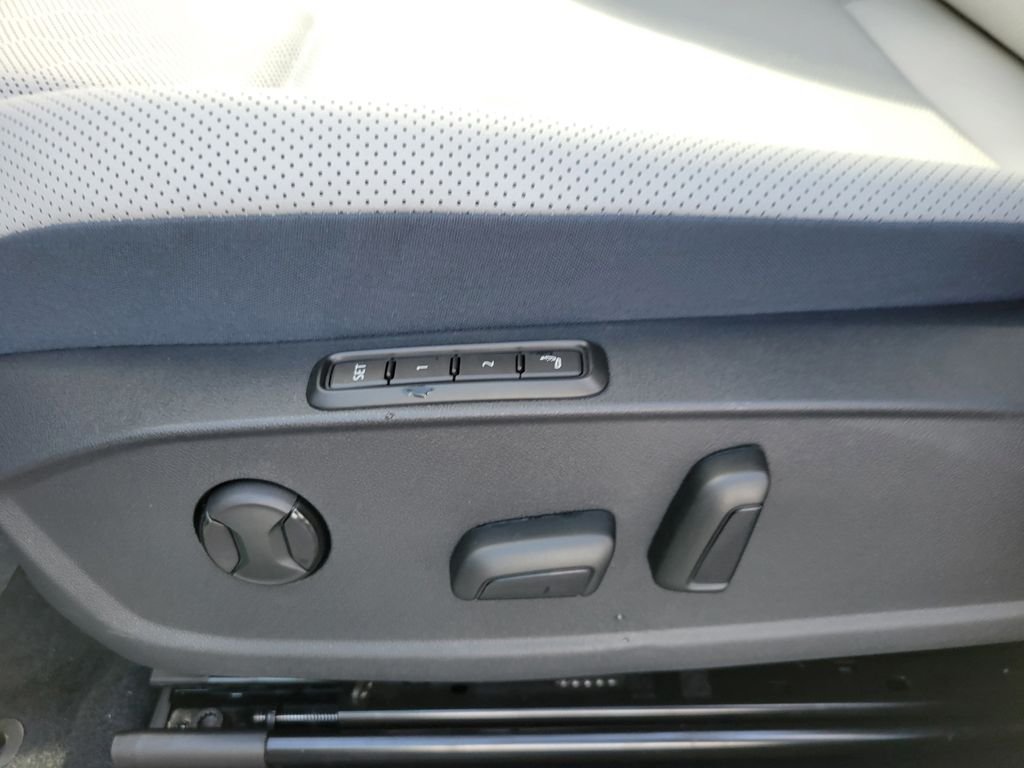 New 2026 White/off-white Volkswagen Pro S image 11