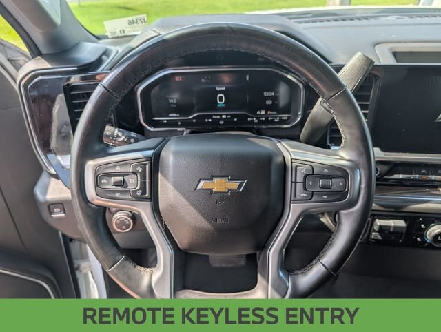 Used 2025 White Chevrolet LT image 15