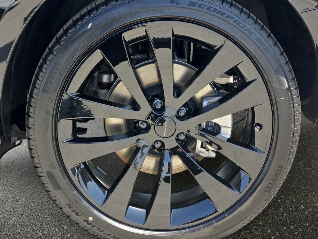 New 2026 Santorini Black LAND ROVER Dynamic SE image 35
