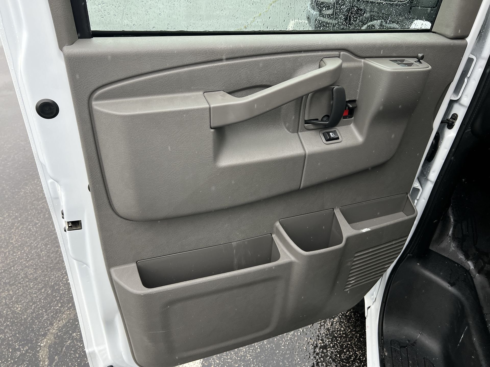 2025 Chevrolet Express Cargo Work Van - Photo 31
