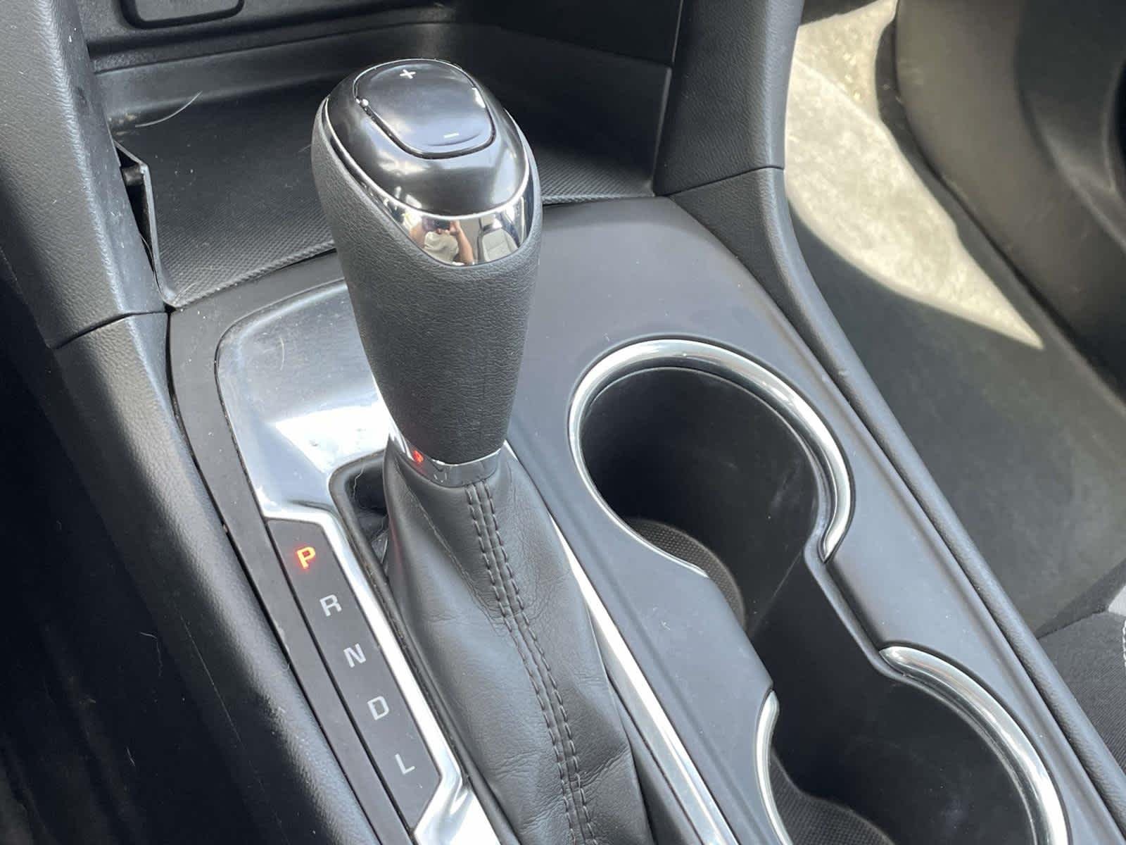 Used 2018 Summit White Chevrolet LS image 31