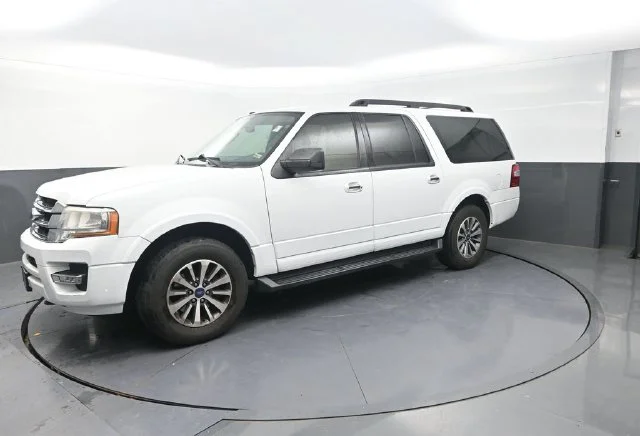 Used 2017 White Ford XLT image 3