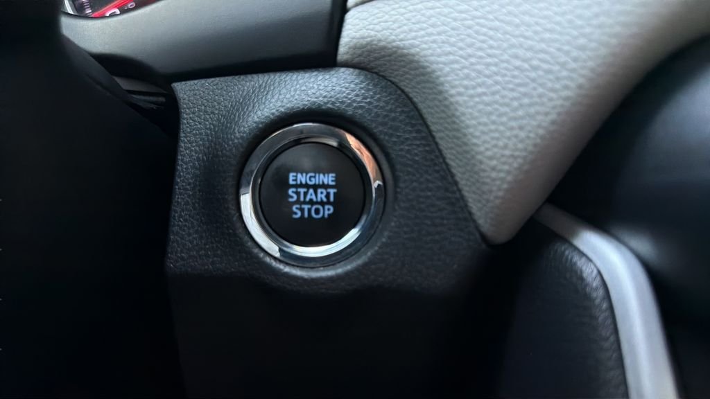 Used 2022 Silver Toyota XLE Premium image 26