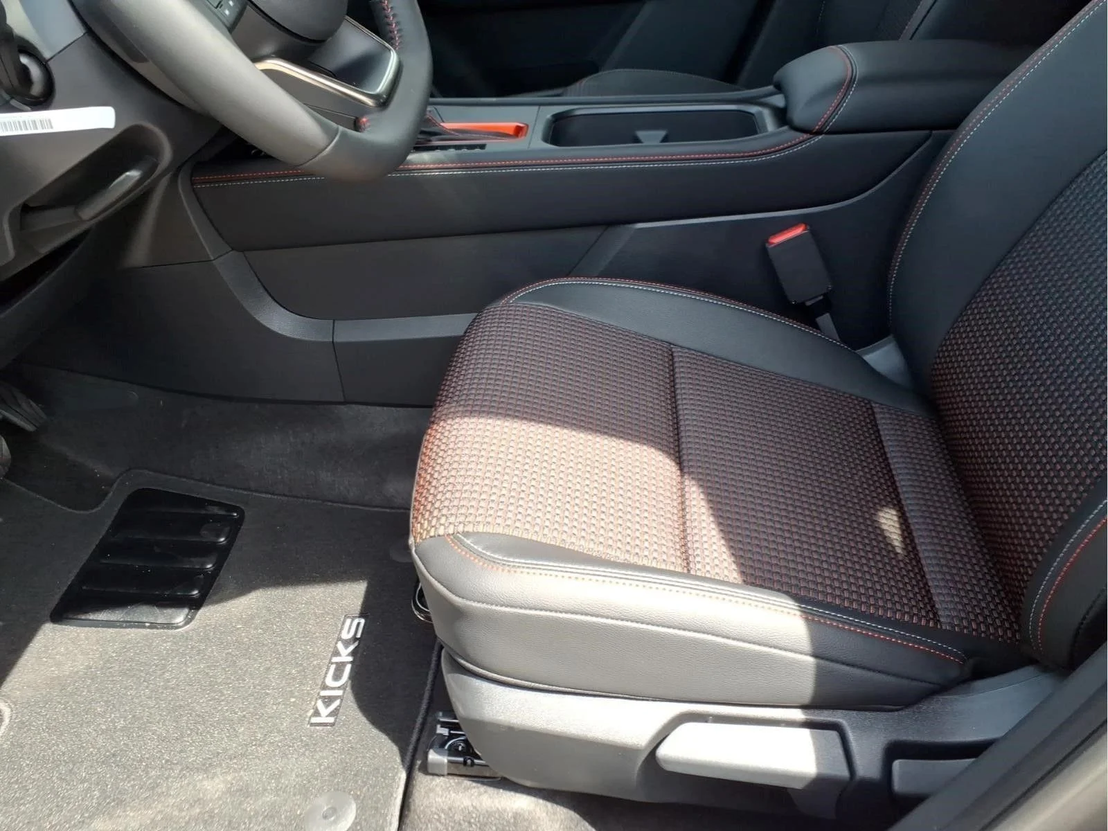 2026 Nissan KICKS SR - Photo 12