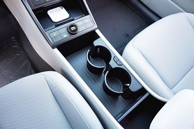 New 2026 White Hyundai SEL Premium image 31