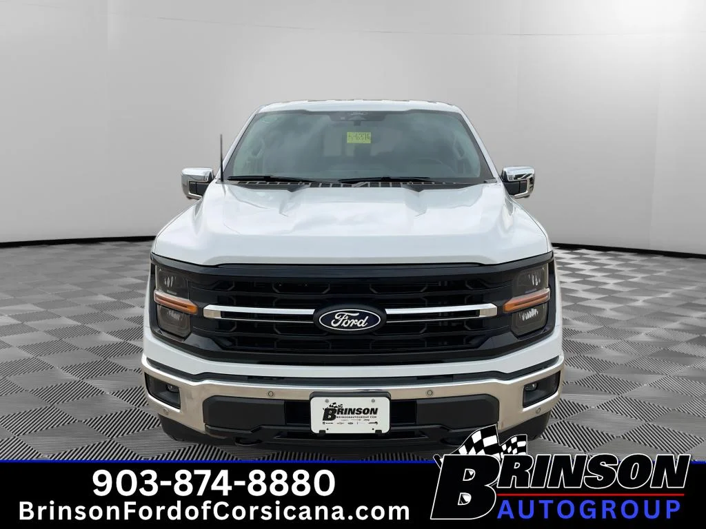 New 2026 Oxford White Ford XLT image 2