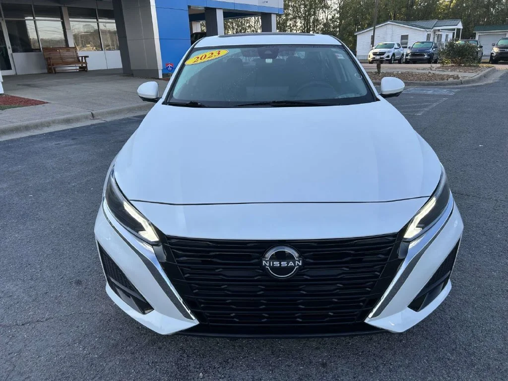 Used 2023 White Nissan 2.5 SL image 9