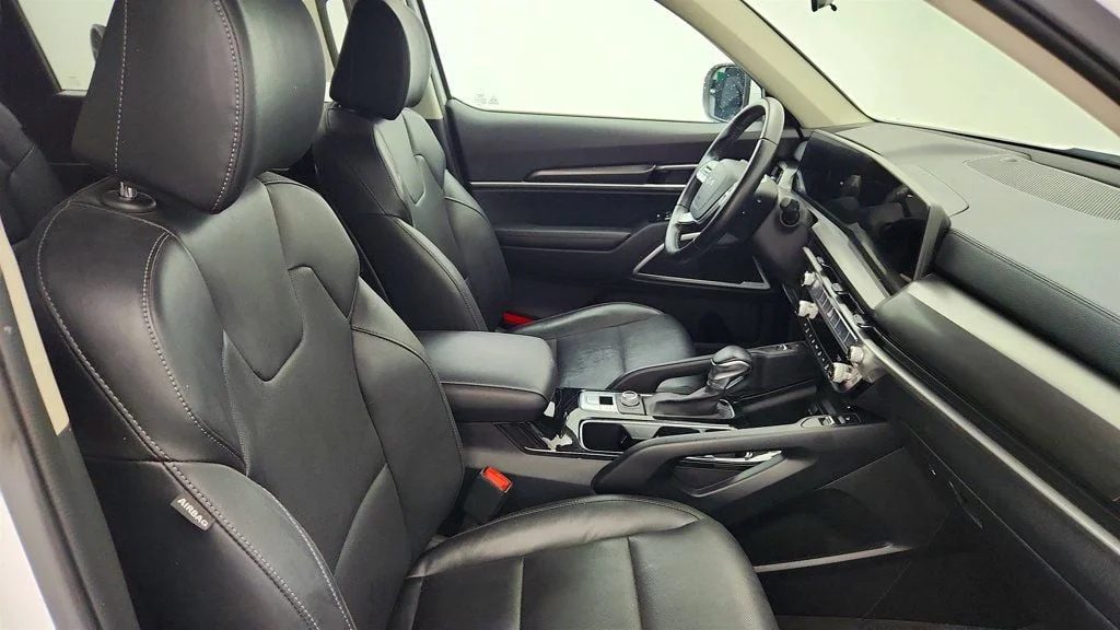 Used 2023 Glacial White Pearl Kia S AWD image 23