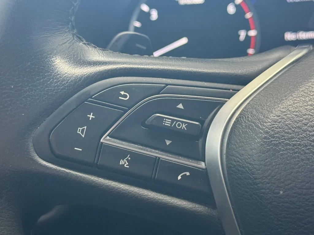 Certified Used 2022 Black INFINITI LUXE image 24