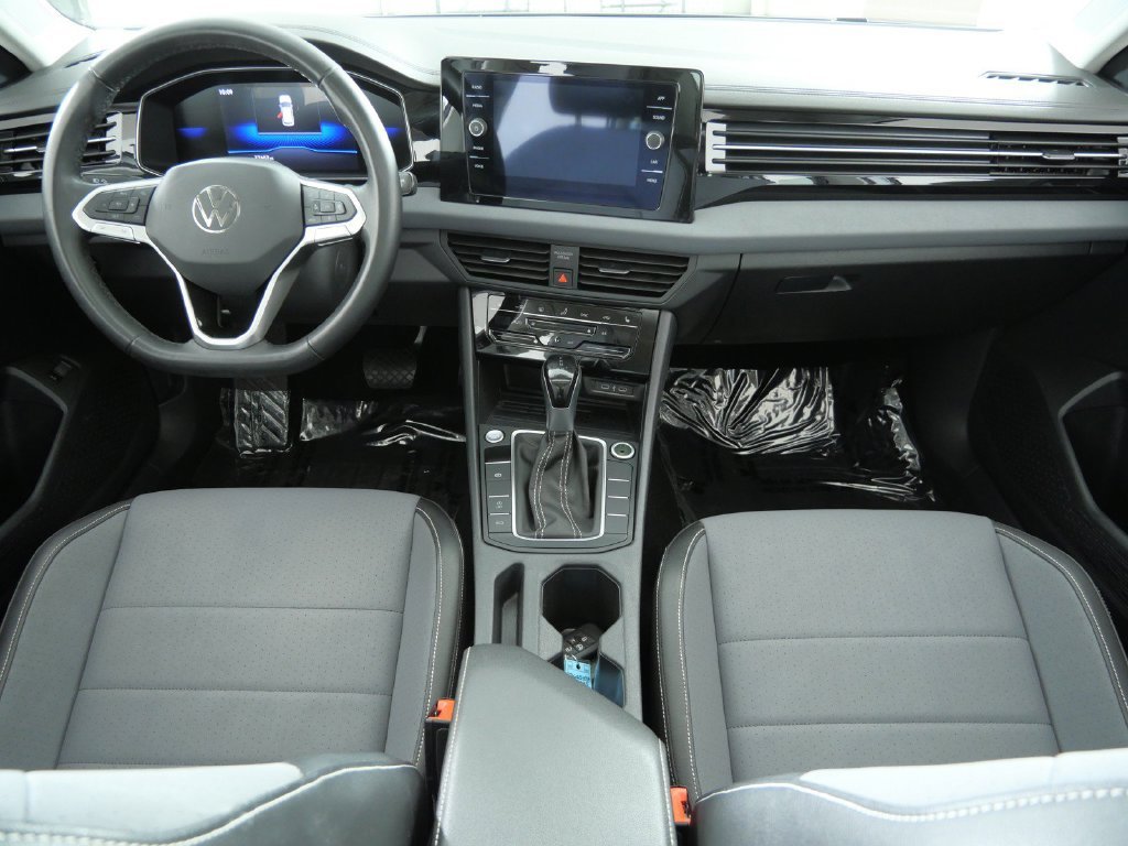Used 2025 White Volkswagen 1.5T SE image 6