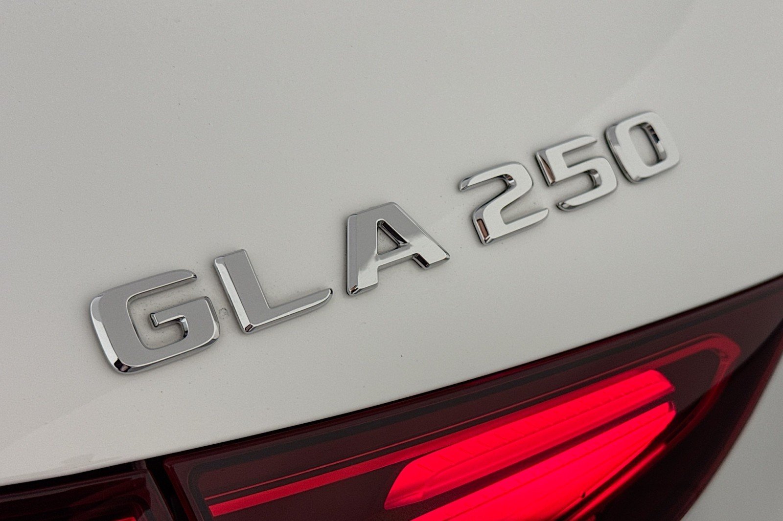 Certified Used 2026 Polar White Mercedes-Benz GLA 250 image 10