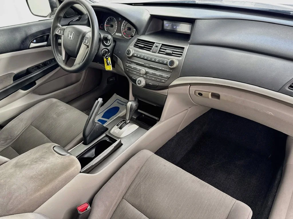 Used 2012 Alabaster Silver Metallic Honda LX image 32