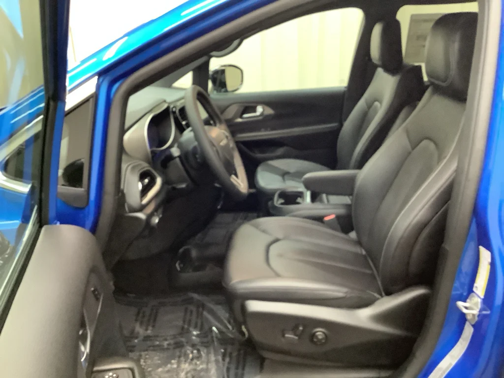 New 2027 Hydro Blue Pearl-Coat Exterior Paint Chrysler  image 13