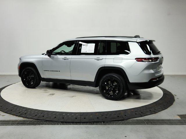 Used 2023 Silver Jeep Altitude image 6