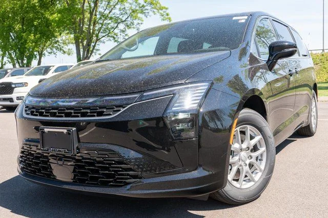 2027 Chrysler Pacifica Select's photo