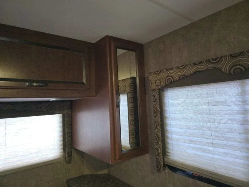 Used 2014 Oxford White Ford Base image 34