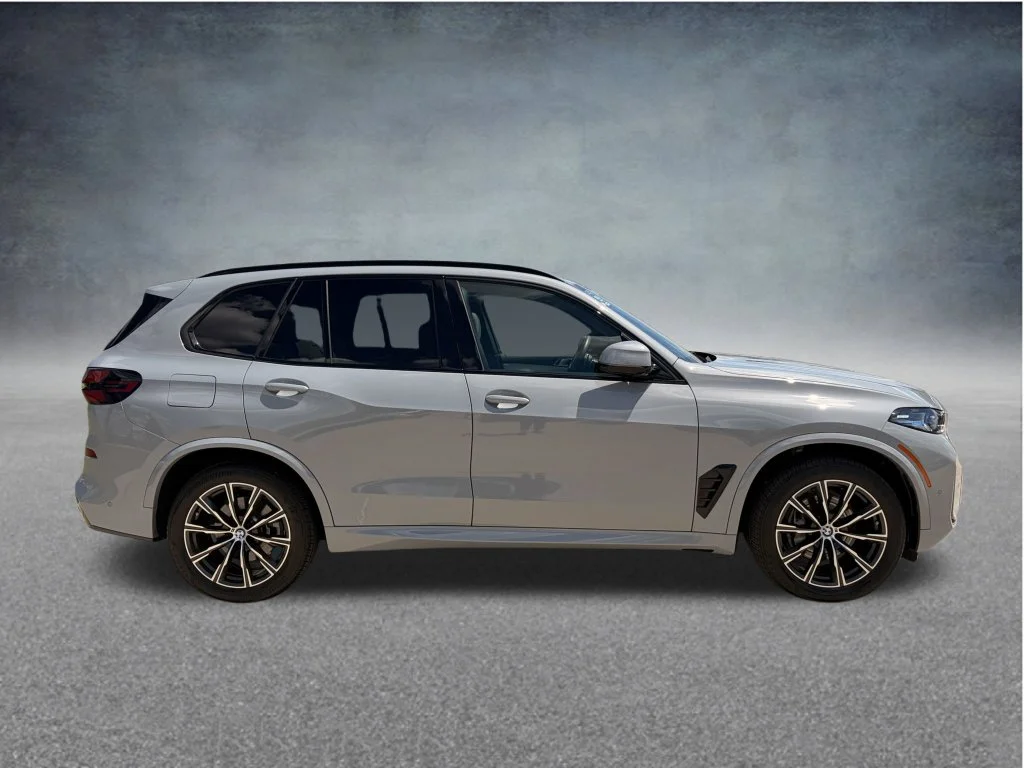 Used 2026 Gray BMW sDrive40i image 8