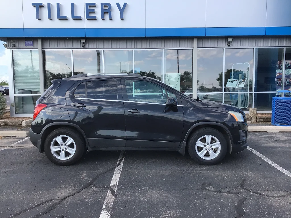 Used 2016 BLACK GRANITE METALLIC Chevrolet LT image 1