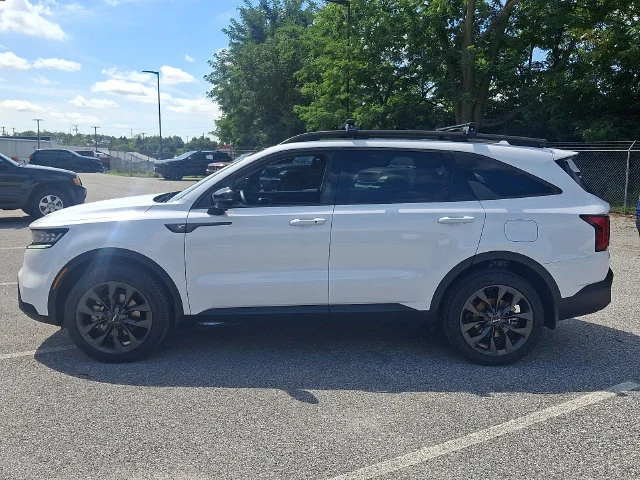 Used 2023 White Kia X-Line SX Prestige image 5
